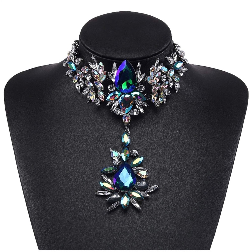 Statement necklace
